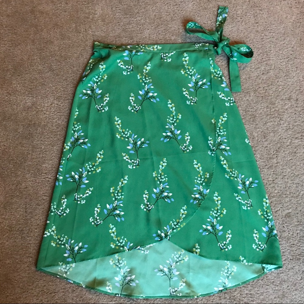 Loft Green Floral Wrap Skirt Size 8